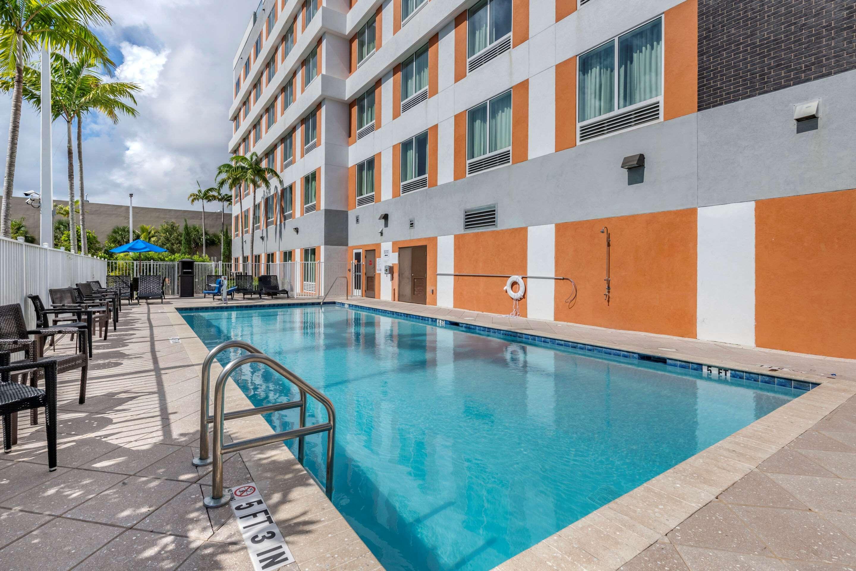 Comfort Suites Fort Lauderdale Airport & Cruise Port Dania Beach Kültér fotó